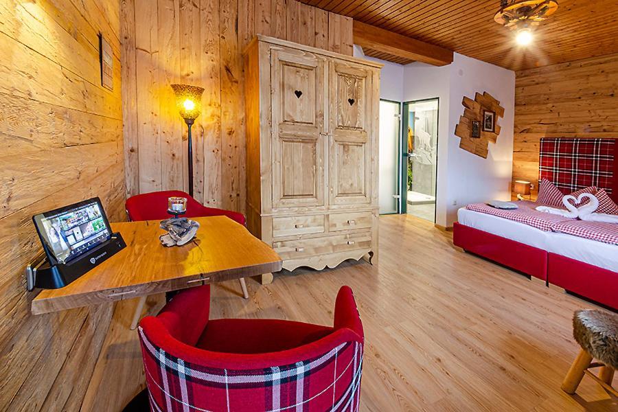 Almhotel Gruensteinblick Кёнигсзе Экстерьер фото